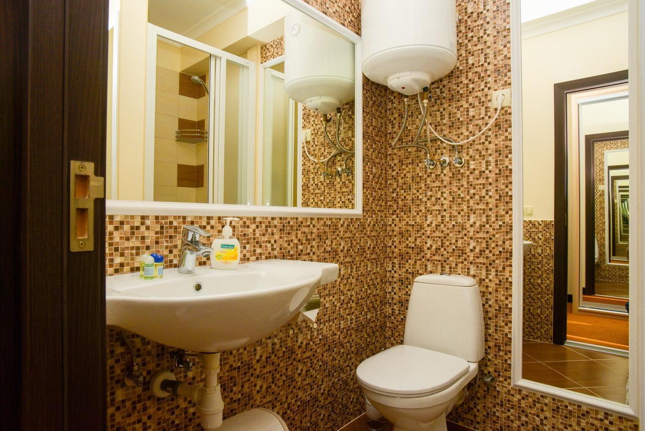 Aparthotel On Klinichna St. Kiev Bagian luar foto