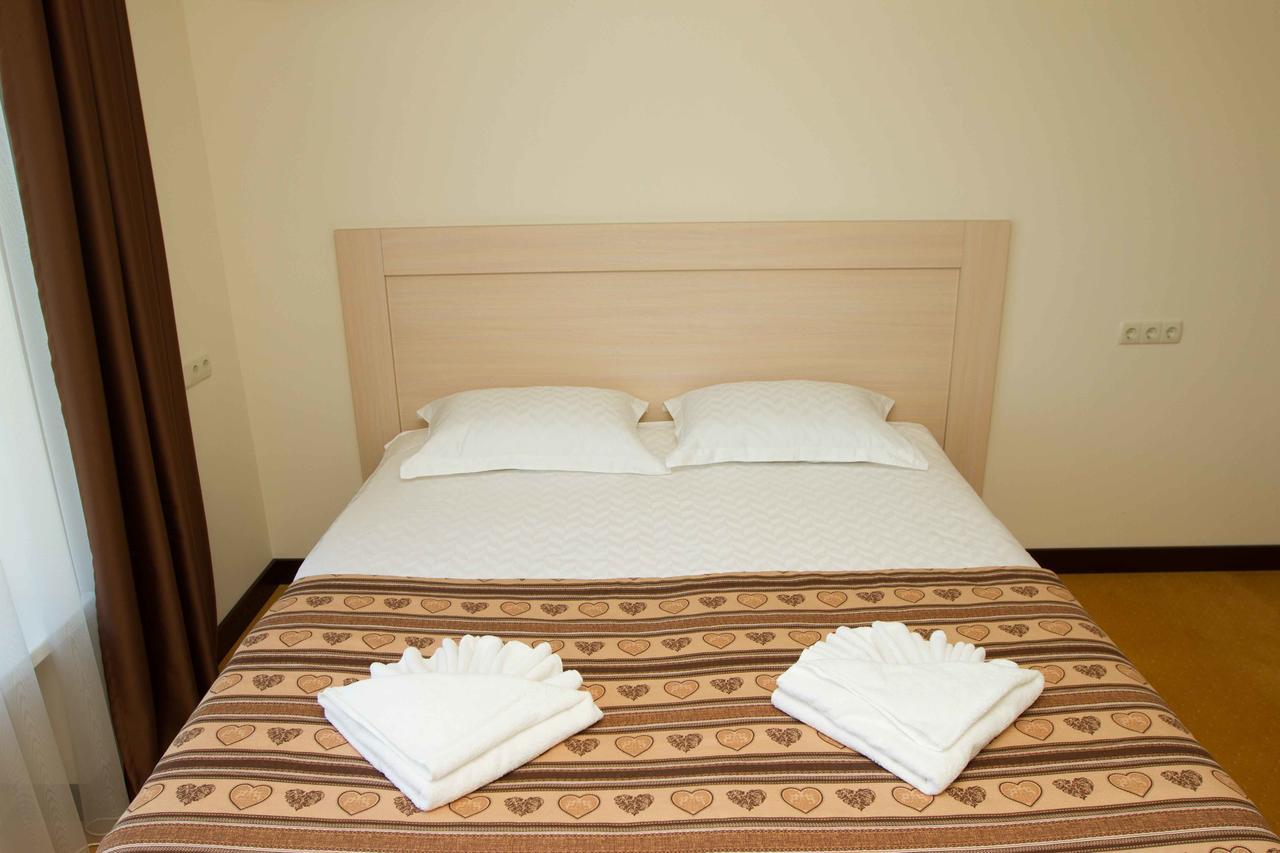 Aparthotel On Klinichna St. Kiev Bagian luar foto